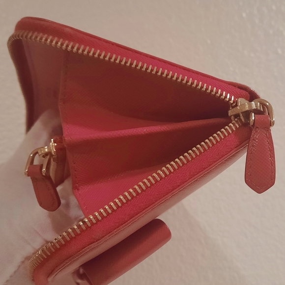 Beautiful Prada Safiano Bow Wallet - Picture 14 of 15